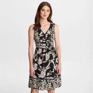 Karl Lagerfeld floral print sleeveless v-neck dress